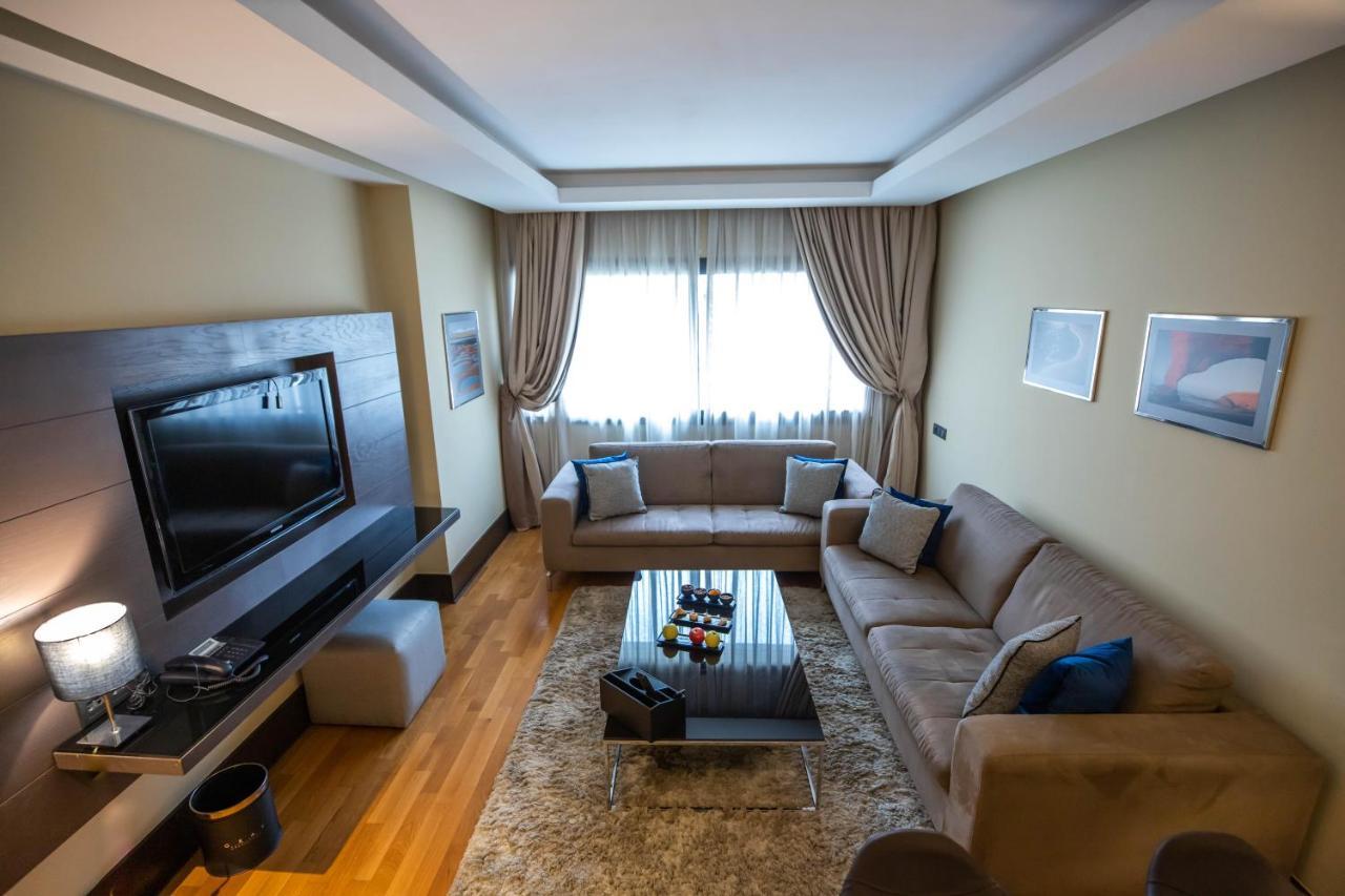Gray Boutique Hotel Casablanca Luaran gambar A living room in a hotel suite